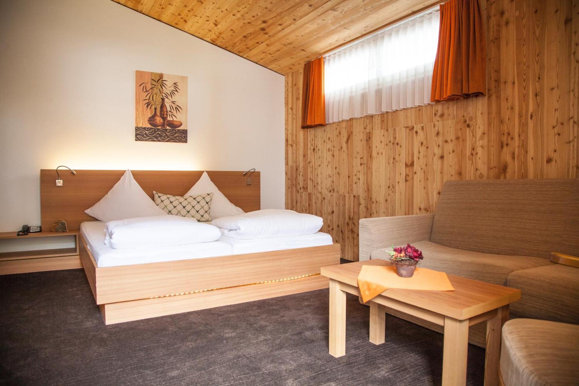 Gasthof Zum Goldenen Loewen Nauders Kültér fotó