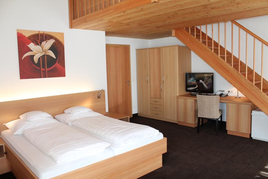 Gasthof Zum Goldenen Loewen Nauders Szoba fotó