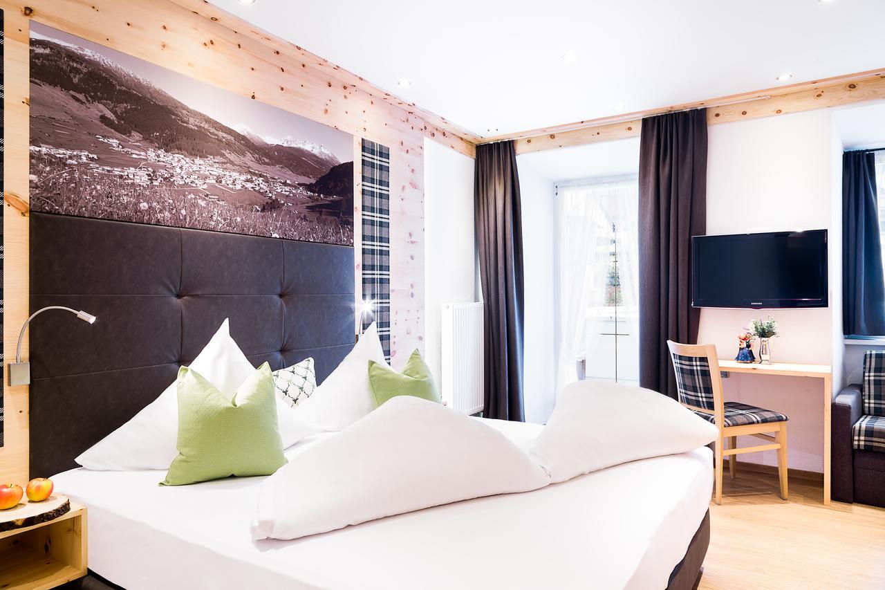 Gasthof Zum Goldenen Loewen Nauders Szoba fotó
