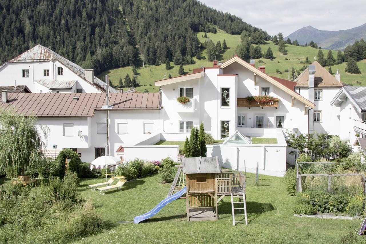Gasthof Zum Goldenen Loewen Nauders Kültér fotó