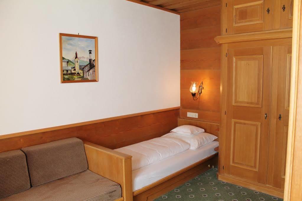Gasthof Zum Goldenen Loewen Nauders Kültér fotó